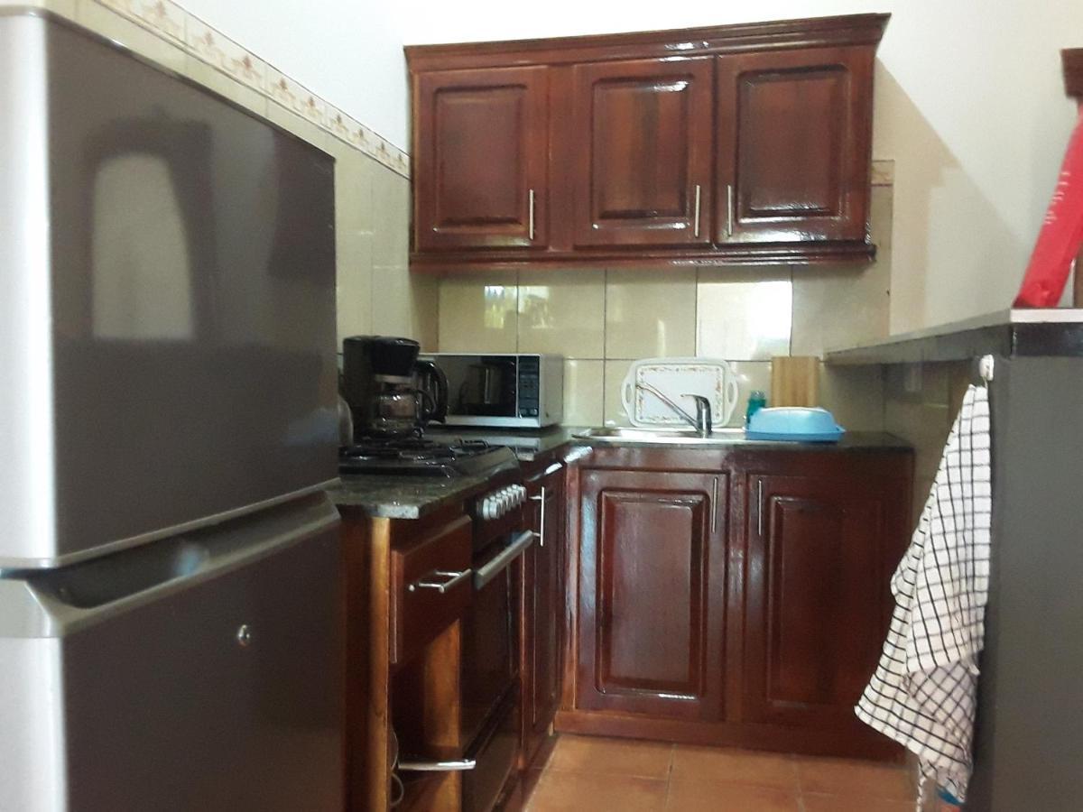 Riyan Apartment Кололи Экстерьер фото