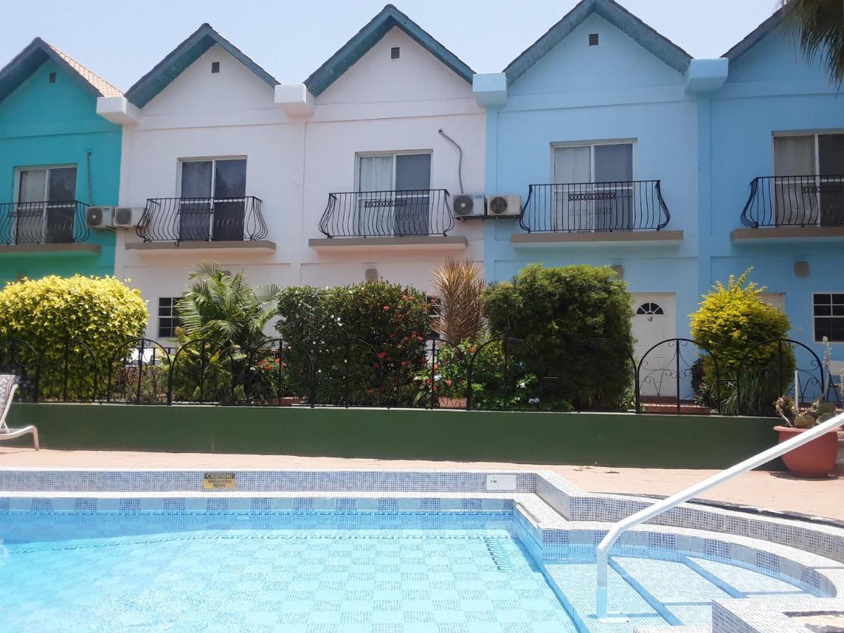 Riyan Apartment Кололи Экстерьер фото