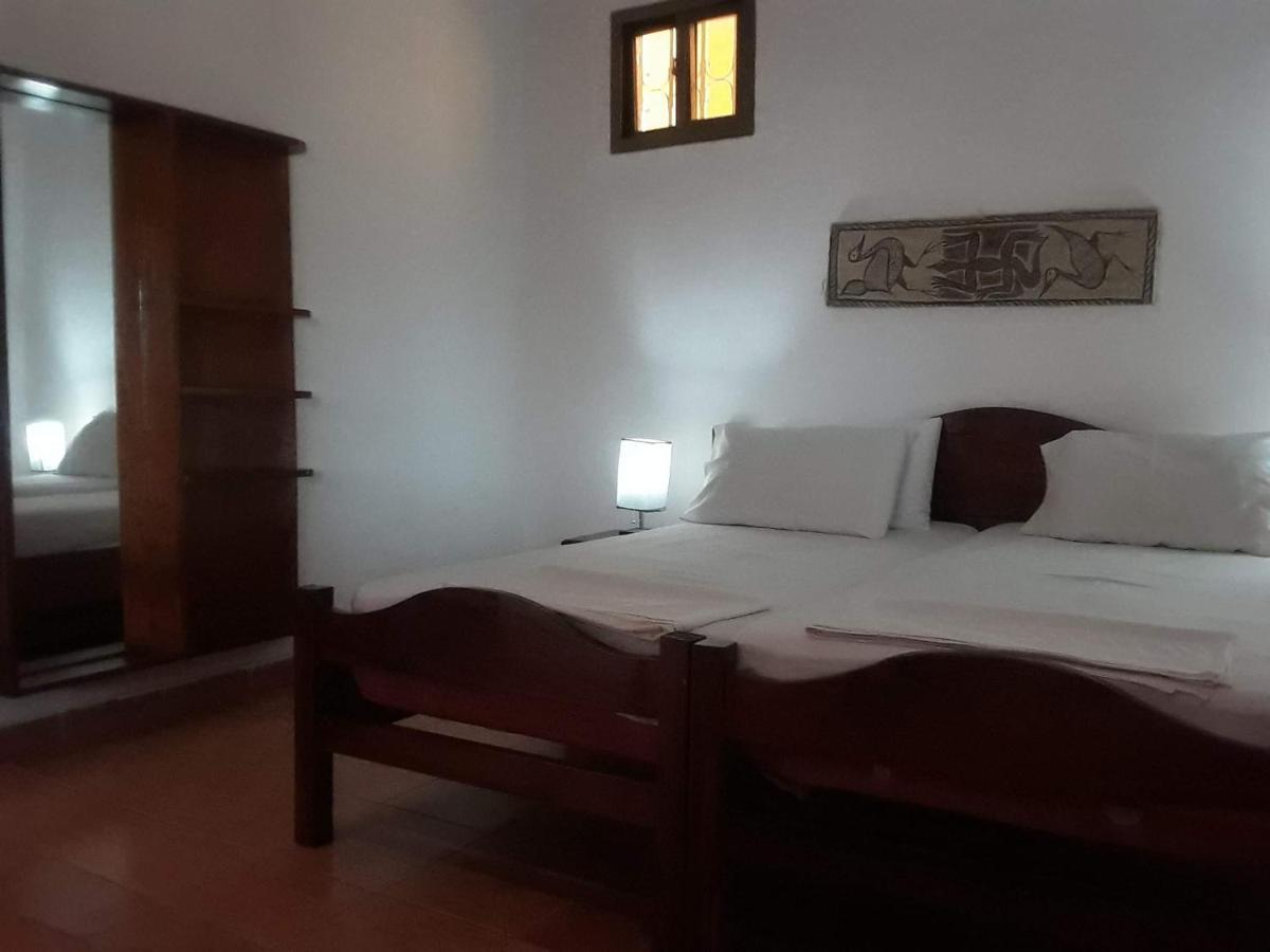 Riyan Apartment Кололи Экстерьер фото