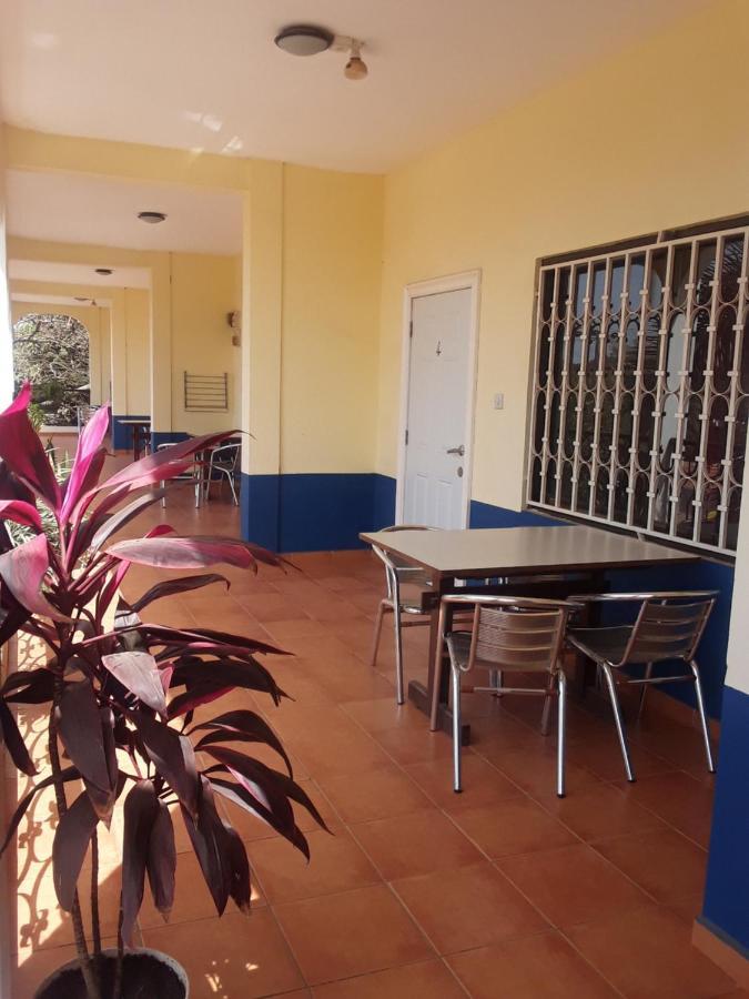 Riyan Apartment Кололи Экстерьер фото