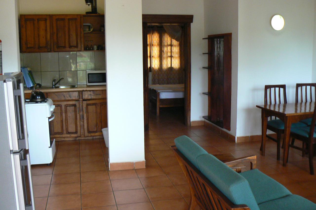 Riyan Apartment Кололи Экстерьер фото